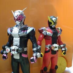 仮面ライダーフィギュア４体の画像