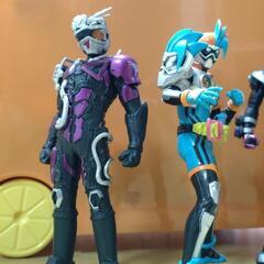 仮面ライダーフィギュア４体の画像