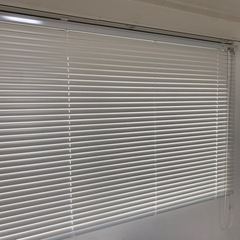 ブラインドカーテン（白）の画像