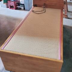 【畳】オーダーメイドのベッドです。小さめ。引き出し収納有り〇の画像
