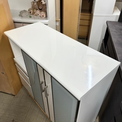 【超美品‼️】定価64,990円♪ ニトリ 120cm幅ミドルレンジボード キッチンカウンター 食器棚 収納家具 艶あり木目調ホワイト