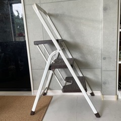 お譲り先決まりました。脚立