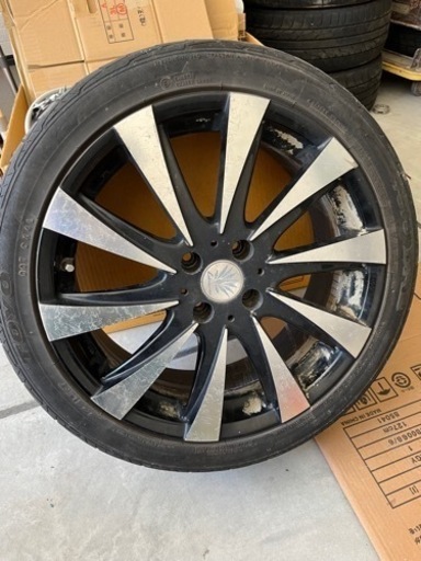 車のパーツ タイヤ、ホイール