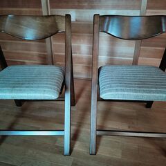 折りたたみ椅子　２脚