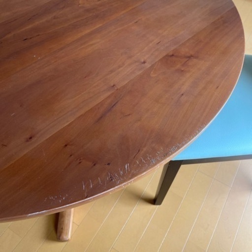 ダイニングテーブル　椅子2脚付き