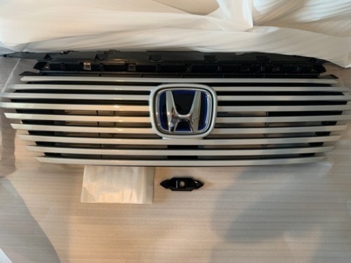 【新品】新型ヴェゼル　フロントグリル　パーツ