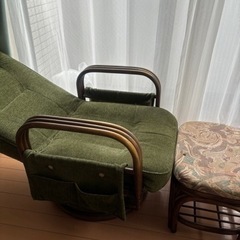 ラタン回転リクライニングチェア&オットマンあげますの画像