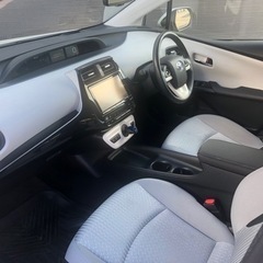 値下げ‼️スタッドレス装着済み装着‼️車検長い❗️燃費最高プリウスS4WD‼️の画像