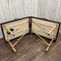 ③m0626602 軽量木製　折りたたみベッド マッサージ台 インテリア 家具 軽量 ポータブルベッド 整体 エステ 簡易ベッドSMARICOLLECTION 中古品の画像