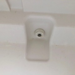 キャンプ用品イグルーのクーラーボックス　コロ車付きバーベキュー　アウトドアに…の画像