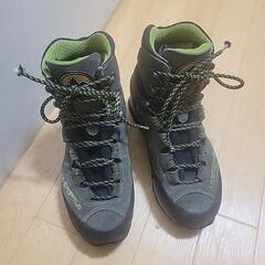 スポルティバ登山靴