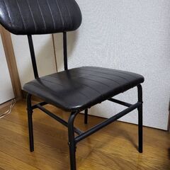 ダイニングテーブルの画像