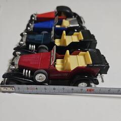 おもちゃ車4個セットの画像