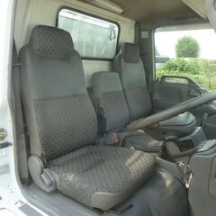 H18  いすゞエルフ1.9ｔ平ボディ　ＰＧ付　水色　3人乗り　スムーサー　集中ドアロック　ABS　エアバック　ルーフキャリア　室内灯　ＡSR　　バイザー　検付き1年　　16910　の画像