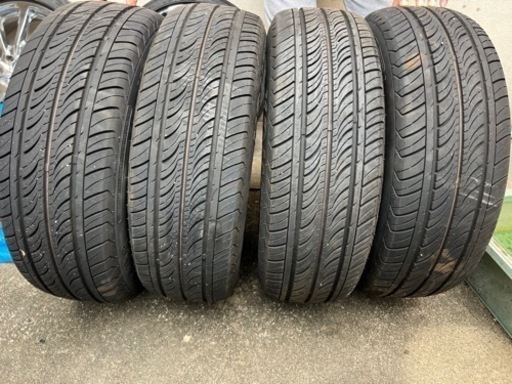 車のパーツ タイヤ、ホイール