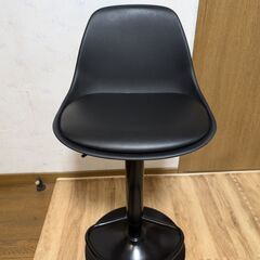 カインズ　Y51 場所をとらないスリムカウンターチェア