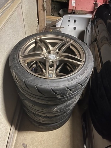 車のパーツ タイヤ、ホイール