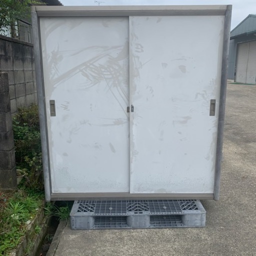 物置　イナバ物置　倉庫　塗装剥がれ　中古品　現状渡し　※持ち帰りの際、解体はお客様で❗️ 説明欄必読