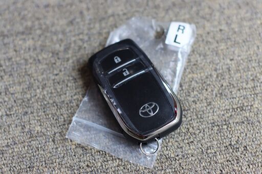 登録します　未使用保管品　現行ハイラックス　HILUX GUN125 スマートキー　保護シール付き