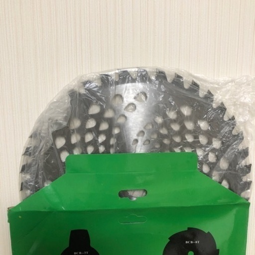草刈機　充電式　新品の刃　刈払機　草刈り