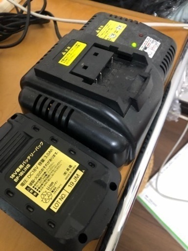 草刈機　充電式　新品の刃　刈払機　草刈り