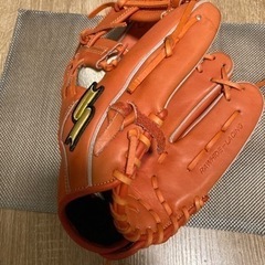  軟式野球グローブ2個とM球1個