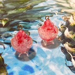 レジンでチャームやピアス作りを一緒にしよう♪