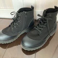 👟黒いスニーカー（23.5cm）