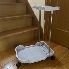 掃除機ストッカー　キャニスタータイプの収納に　