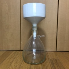 ろ過瓶（3000ml）と吸引ロート（直径約180mm）