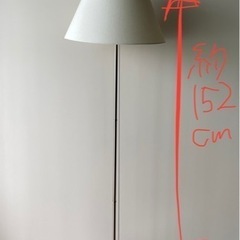 〈IKEA〉フロアライト電球付き 組み立て簡単 照明器具の画像