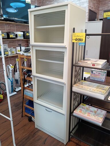 ユーアイ　日本製　フラップ式キッチンボード　2口コンセント　ホワイト　白　サイズ（約）幅59×奥44×高180　　■近隣配送無料 買取GO‼　栄和店