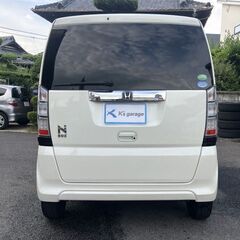 【車検2年付】【ホンダ N-BOX 660G ターボSSパッケージ】両側パワースライドドア HDDナビ フルセグTV ステアリングリモコン クルーズコントロール パドルシフト HID プッシュスタート スマートキー DVD CD 盗難防止装置 AUTOエアコン ETC 人気のパールホワイトの画像