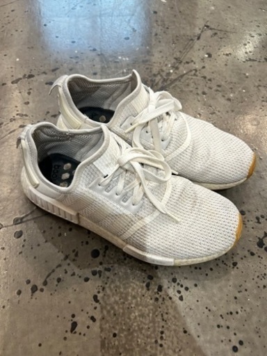 アディダスNMD定価19,800円