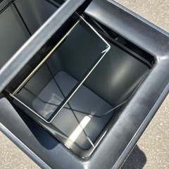 オフィスやお店のゴミ箱3個の画像