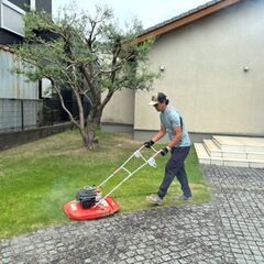 ▼正社員：造園の現場作業員▼ 仕事が終われば定時前に退社も！？もちろん給与は全額支給★ ワイワイ賑やか！だけど業務外交流少なめで働きやすさ◎★ 昇給や決算賞与で頑張りもしっかり評価して還元★の画像