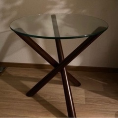 ガラステーブルの画像