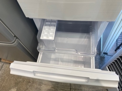 仙台市内トラック荷台渡し無料！ SHARP どっちもドア 179L 2022年製 家電 キッチン家電 冷蔵庫