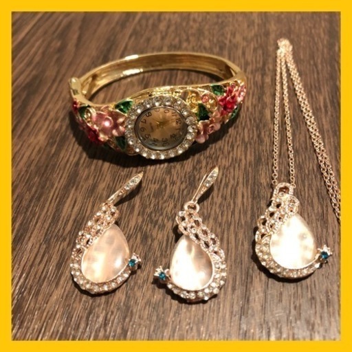 服　ファッション腕時計　アクセサリー