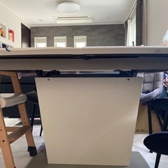 BeConcept ダイニングテーブル（伸縮式） の画像