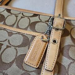 【美品】COACHコーチハンドバッグ（袋付き）の画像