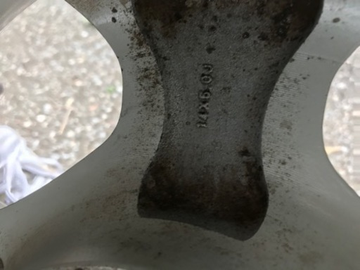 車のパーツ タイヤ、ホイール