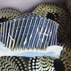 エア釘打機、連結釘 大工道具　釘　セットの画像