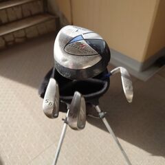 【引取者決定】【！５０%OFF！】キッズ用ゴルフクラブとキャディーバッグ　YONEXの画像