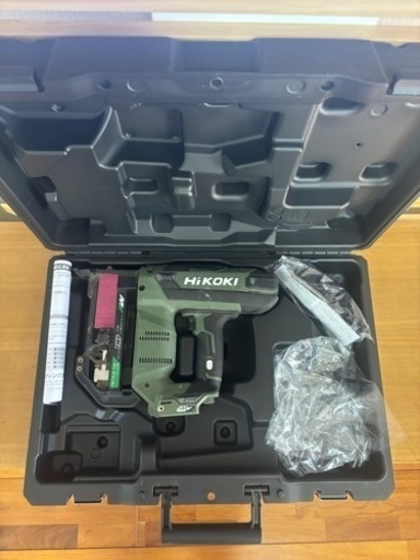 ?Hikoki　コードレスフロア用タッカー?