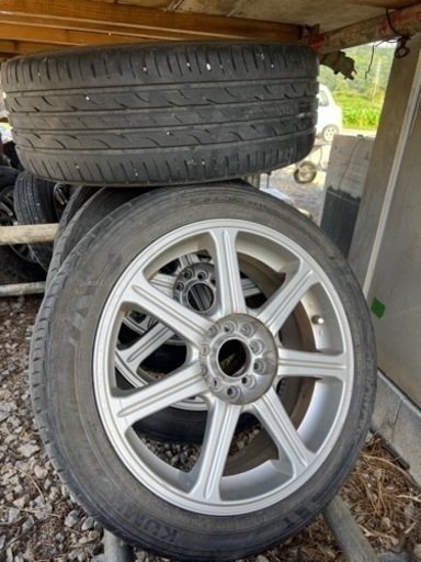 車のパーツ タイヤ、ホイール