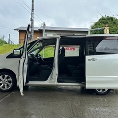 フリップダウンモニター付き☆月々1.2万円〜分割払い可❗️車検2年付き！大人気☆日産 セレナ   ハイウェイスター☆SDナビ☆走行中DVD見れます☆ETC☆バックカメラ☆ドラレコ付きのフル装備☆両側電動スライドドア☆純正アルミ☆ウィンカーミラー☆フル装備☆車内広々三列シート！事故修復歴無し‼️の画像