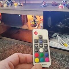 可愛いライトが付いたテレビ台