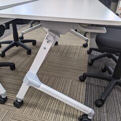 机7台、折りたたみテーブル5台（それと椅子）を引き取っていただけませんか【無料】の画像