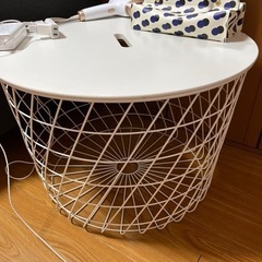 サイドテーブル